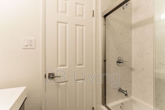 Foto del edificio - 1221 E 20th St