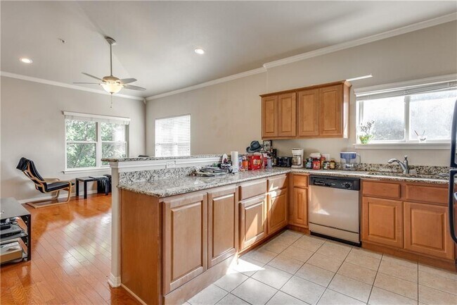 Foto del edificio - 3011 Speedway