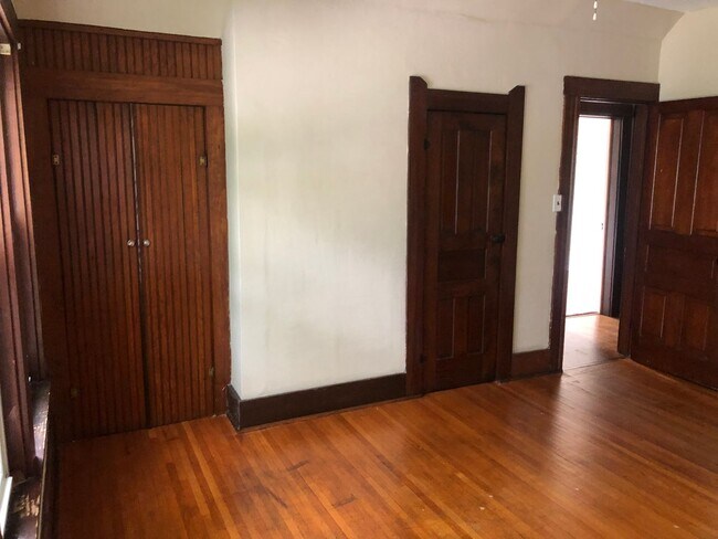 Building Photo - ROSSVILLE - 4 Bed 2 Bath