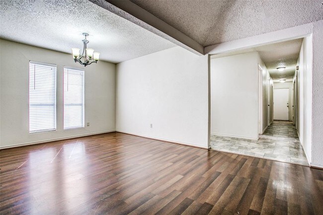 Foto del edificio - 3204 Foxboro Dr