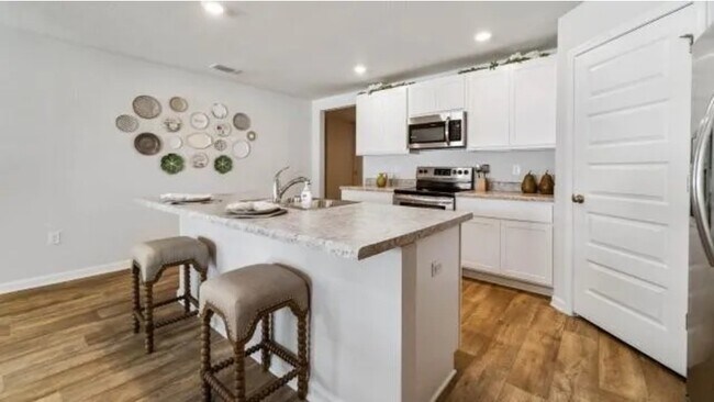 Foto del edificio - 2551 Arbordale Lp