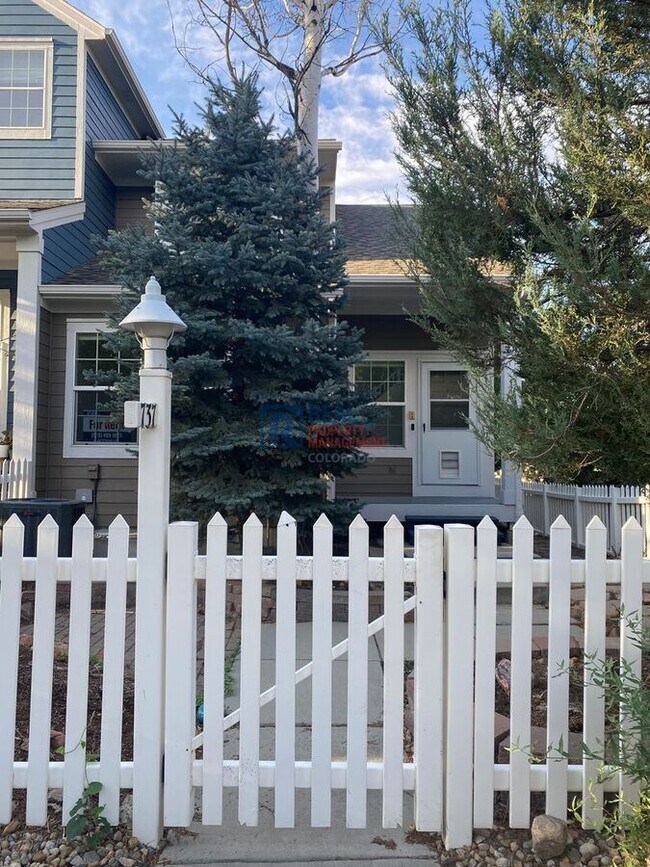 Foto del edificio - 737 Snowberry St