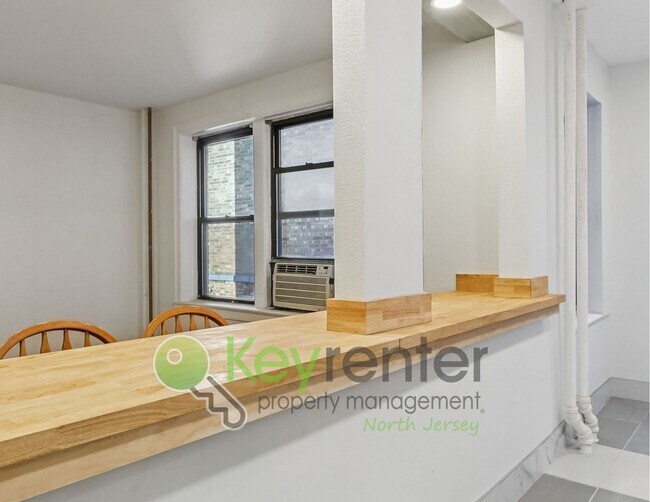 Building Photo - Freshly Updated 1-Bedroom Condo Across from Lincoln Park – Jersey City