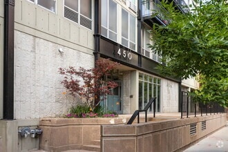 Building Photo - 450 W Briar Pl