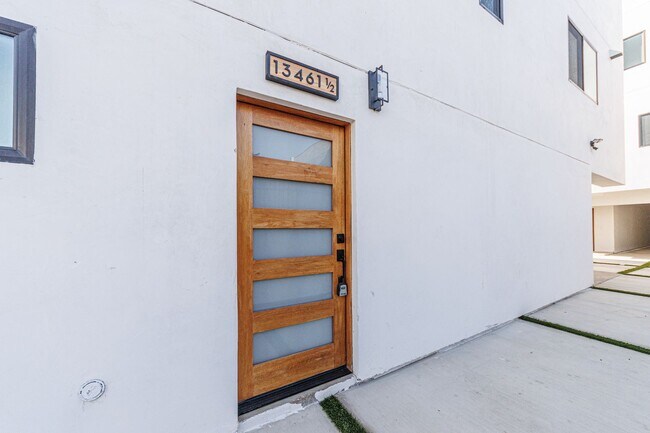 Building Photo - 13463 Beach Ave
