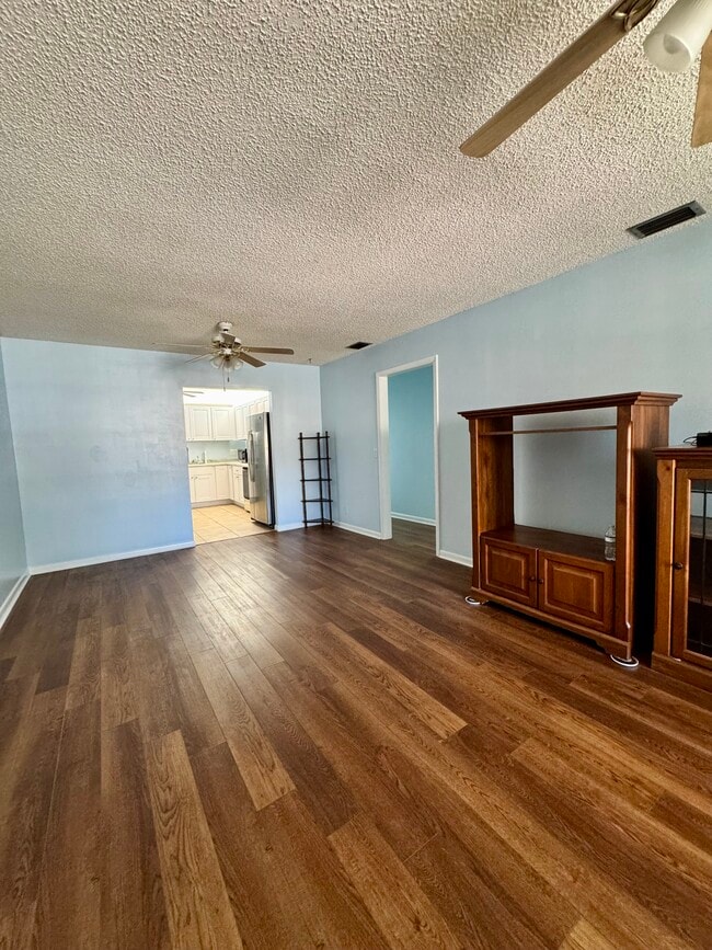 Building Photo - 3278 SE Ferndale Ave