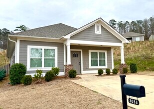 Building Photo - 2033 Weaver Way