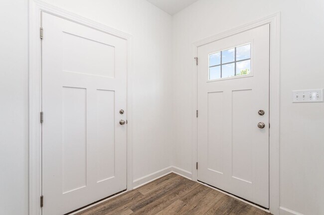 Foto del edificio - Introducing a charming 3-bedroom, 2.5-bath...