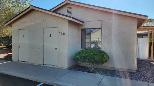 Foto del edificio - 580 Bent River Rd
