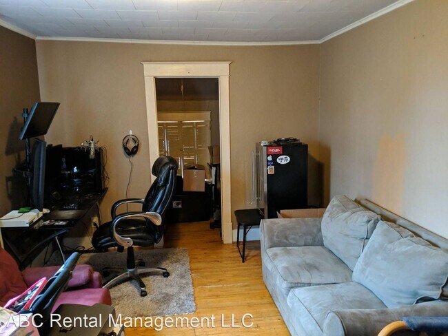 Building Photo - 214 E Ross Ave