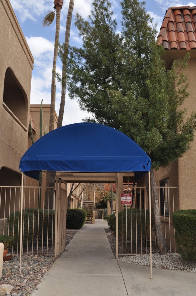 Building Photo - 5750 N Camino Esplendora