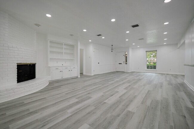 Foto del edificio - 9807 Braewick Dr