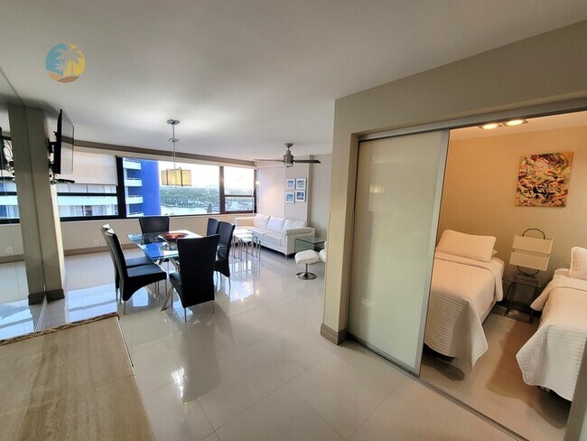 Building Photo - Alexander 1419