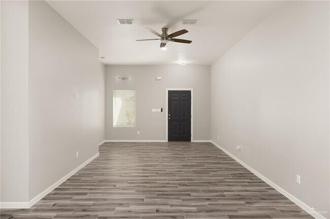 Foto del edificio - 704 W 25th St