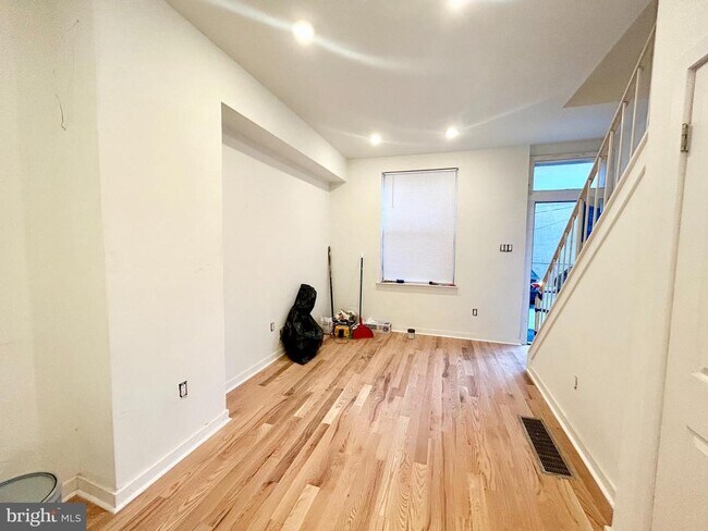 Building Photo - 1642 Olive St