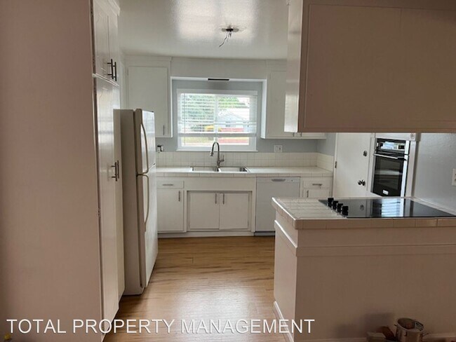Foto del edificio - 3 br, 2 bath House - 6247 RAINBOW DR