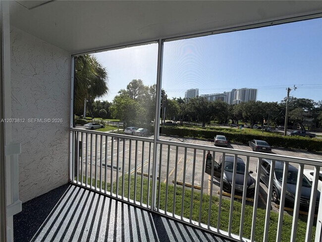 Foto del edificio - 16851 NE 23rd Ave