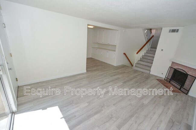 Foto del edificio - 1189 Ramona Dr