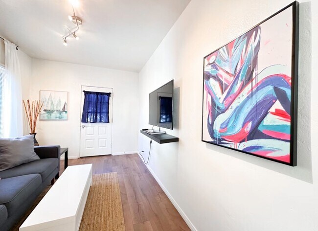 Foto del edificio - Little Italy 2 Bedroom 1 Bathroom Apartment