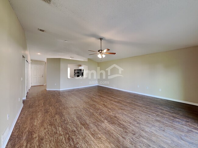 Foto del edificio - 3941 Warbler Dr