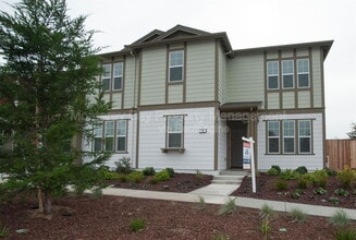 Building Photo - 202 9th St