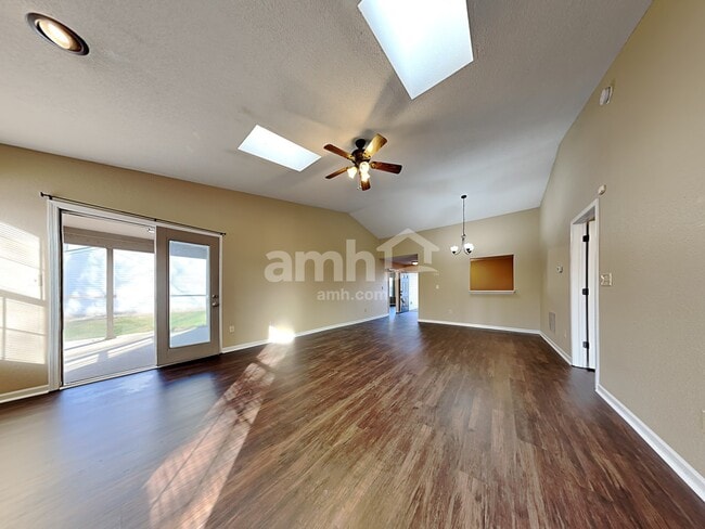 Foto del edificio - 220 Longview Bend