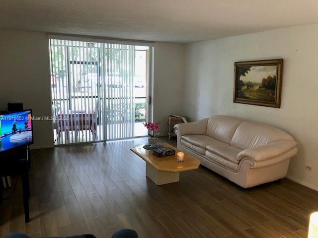 Building Photo - 3720 Inverrary Dr