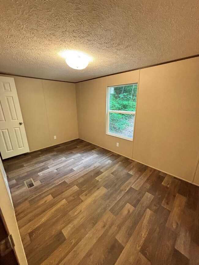 Foto del edificio - 49 Crooked Fork Ln
