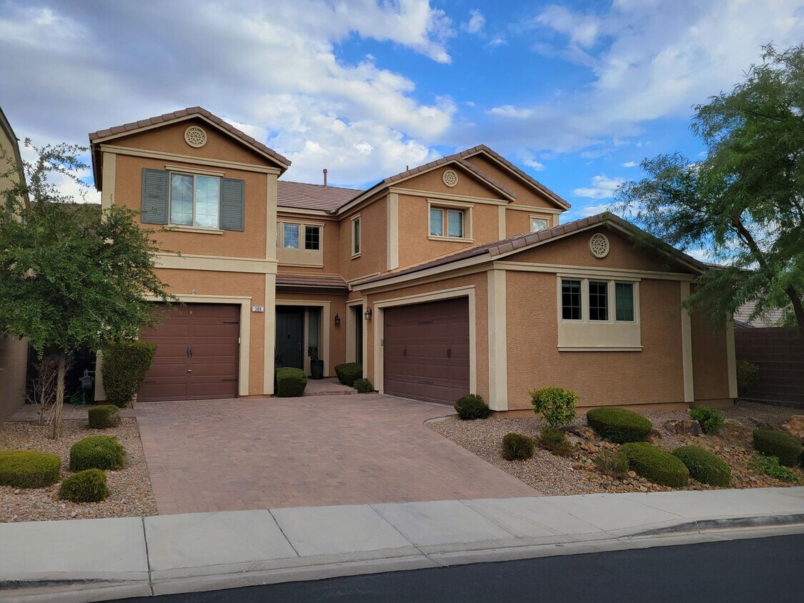 Foto principal - Gorgeous Pardee Home – 4 Bed | 3.5 Bath | ...