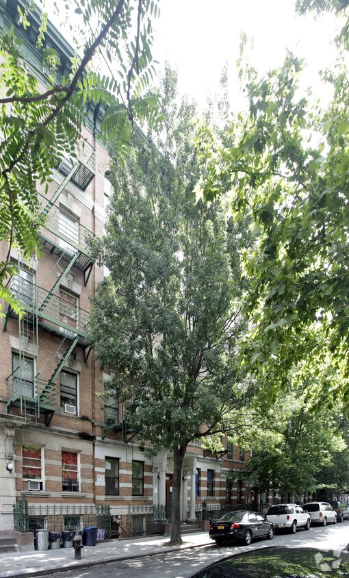 Building Photo - 461 E 140th St