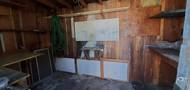 Building Photo - Charming 2 bed/1 bath home