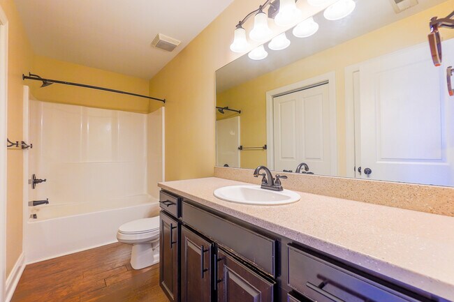 Foto del edificio - 403 Treyson Ln