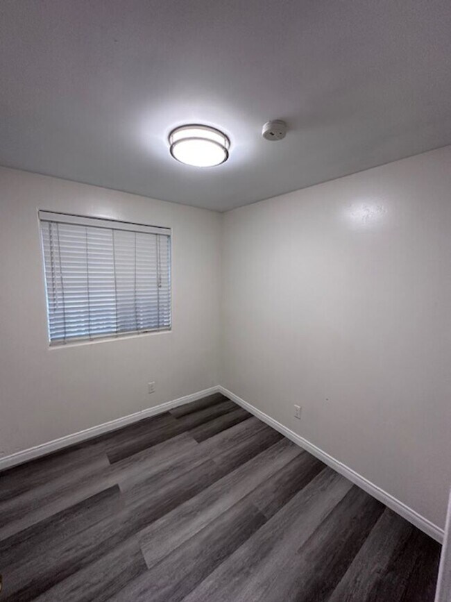 Building Photo - Charming 2 bed+1 bath + bonus office avaii...
