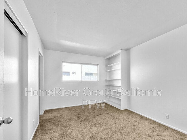 Building Photo - 5060 Sealane Way
