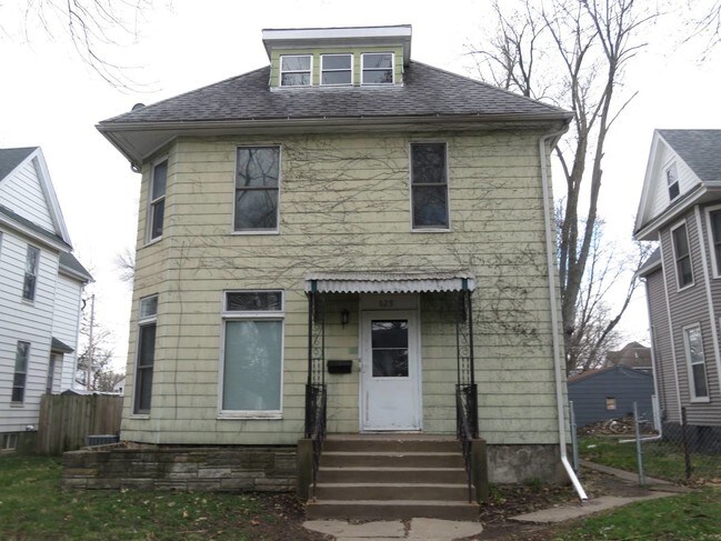 Building Photo - 5 Bd 2bth home