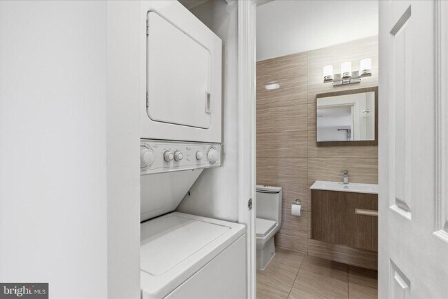 Foto del edificio - 3217 Wisconsin Ave NW