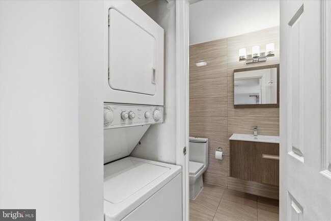 Building Photo - 3217 Wisconsin Ave NW