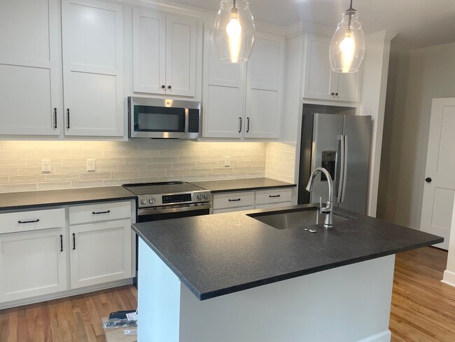 Foto del edificio - 2 bedroom 2 bath Renovated in Heathwood