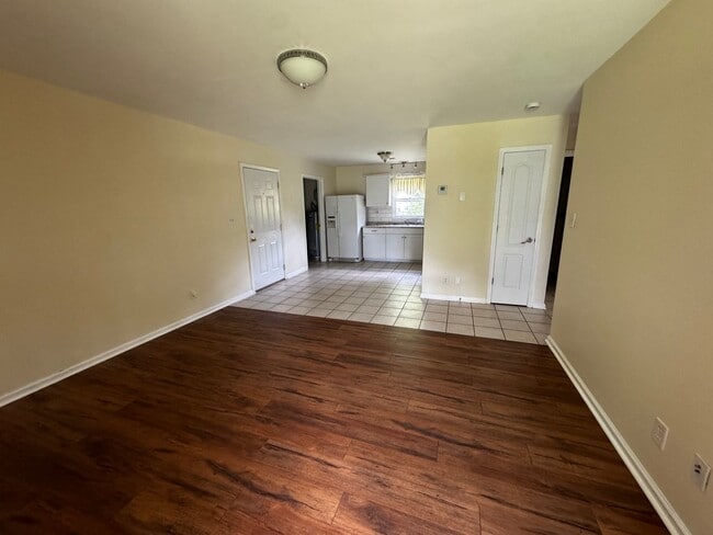 Building Photo - 2115 Cameo Dr