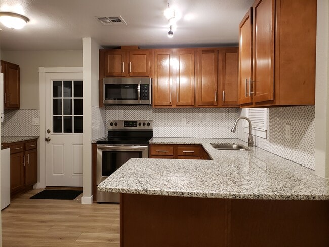 Foto del edificio - 3710 N Madison St