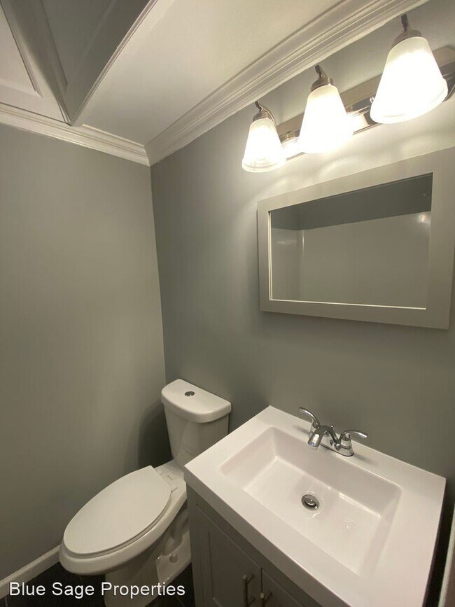 Building Photo - 3 br, 1 bath House - 1085 Oakwood Dr