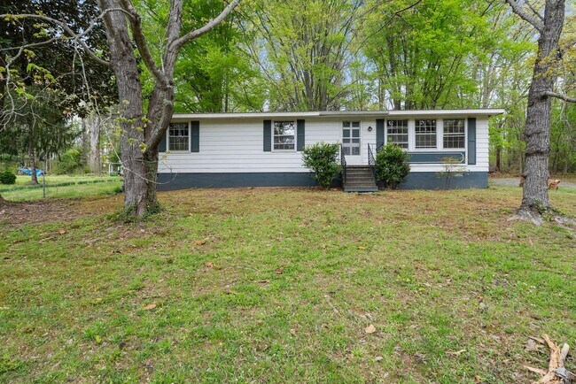 Foto del edificio - Updated 3-Bedroom Home on Quiet Street in Charlotte Court House!