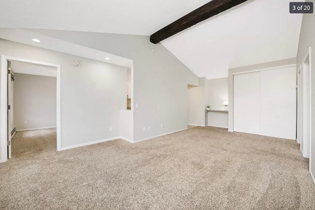 Foto del edificio - 4430 Cedar Lake Rd S