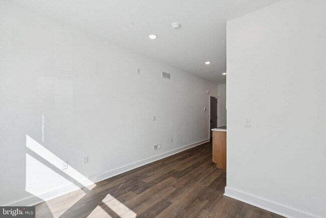 Foto del edificio - 4237 Mantua Ave