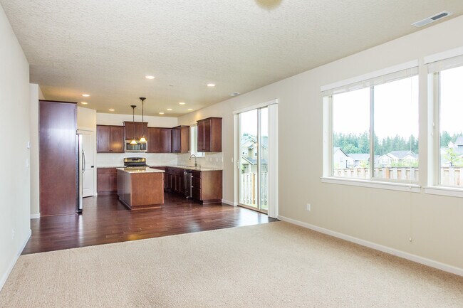 Foto del edificio - 4 Bedroom plus office 3 Bath Hills at Roun...