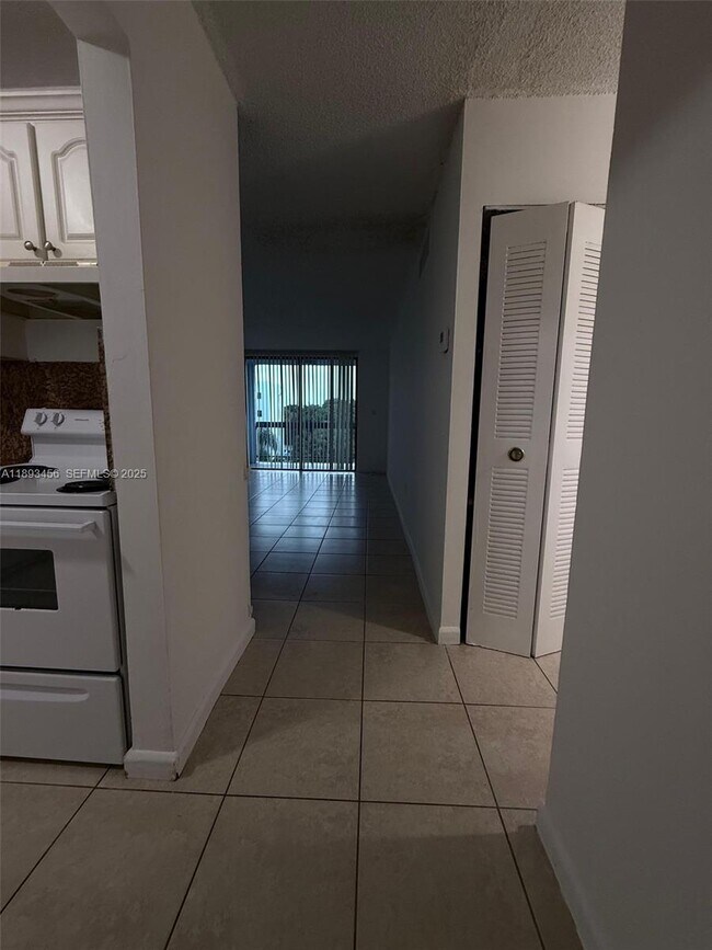 Foto del edificio - 9460 Fontainebleau Blvd