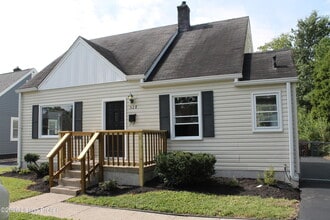 Building Photo - 528 Harris Pl