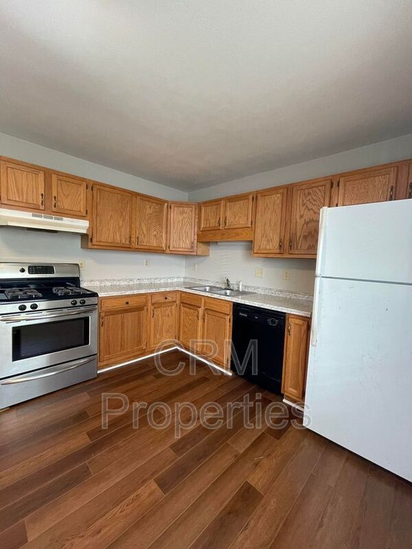 Building Photo - 700 Maumee Dr