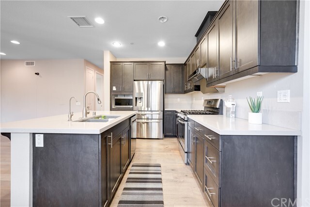 Foto del edificio - 3206 Willow Creek Rd