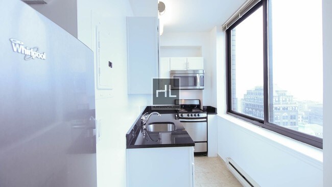 Building Photo - 180 Montague St
